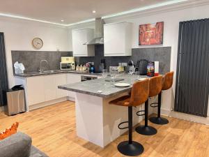 Luxury York City Centre Apartment - Walk to Train Station & Top Attraction