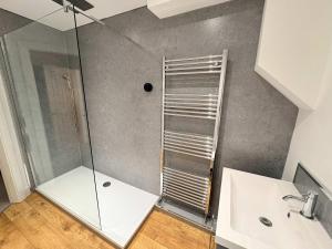 Luxury York City Centre Apartment - Walk to Train Station & Top Attraction