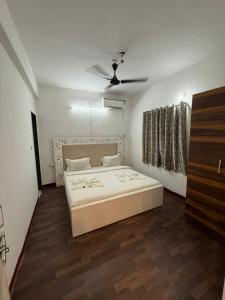 Sunshine Park By RoomzAway