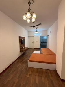 Sunshine Park By RoomzAway