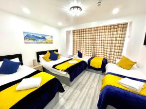 2 Bedrooms Ground floor House, Kitchen, Reception and Private Garden, Parking