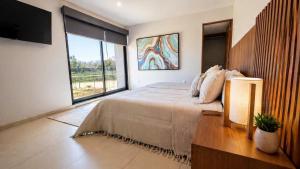 Lujosa villa en fraccionamiento Bnayar con 4 recámaras, alberca privada y Beach club