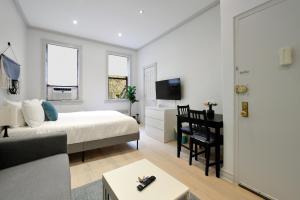 The Yorkville Vibe 8679