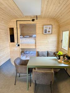 Tinyhouse direkt am See Angeln Ruderboot SUP Spa Sauna und Hot Tub