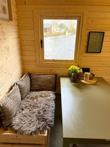 Tinyhouse direkt am See Angeln Ruderboot SUP Spa Sauna und Hot Tub