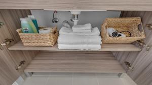 #309 Strong WiFi- Free Parking Spot-Full Kitchen