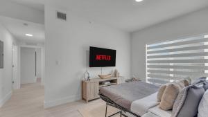 #309 Strong WiFi- Free Parking Spot-Full Kitchen