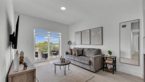 #309 Strong WiFi- Free Parking Spot-Full Kitchen