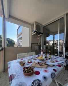 Résidence avec piscine & Proche du Port animé