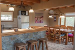Excelente Casa en bosque con vista a Chapelco y Lago Lacar