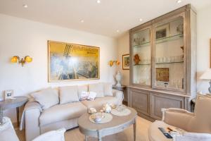 Queen Lake View - Happy Rentals