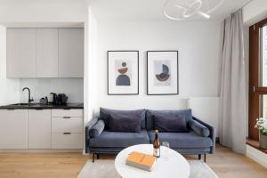 Krochmalna Browary Warszawskie Apartment by Apartomat