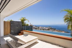 Luxury triplex, pool, jacuzzi - Aqua A03 by Hermosa Rentals