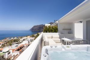 Luxury triplex, pool, jacuzzi - Aqua A03 by Hermosa Rentals