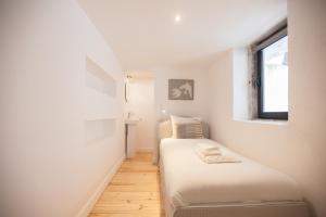 FLH Bairro Alto Apartment with Terrace