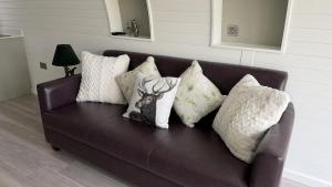 Oak Lodge - Riverbank Lodges
