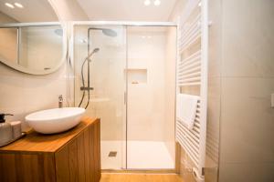 Mahon 1BR Superior Apartment - Quiet, Near Tram, Metro, Duomo, Station