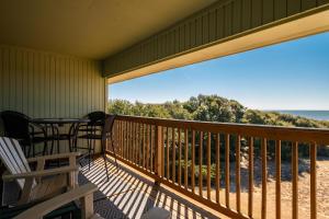 Castaway by Oak Island Accommodations