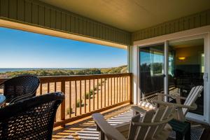 Castaway by Oak Island Accommodations