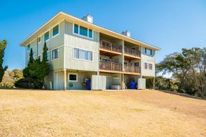 Castaway by Oak Island Accommodations
