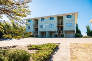 Castaway by Oak Island Accommodations