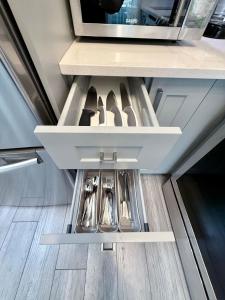 Downtown Condo Vancouver Skytrain Free Parking