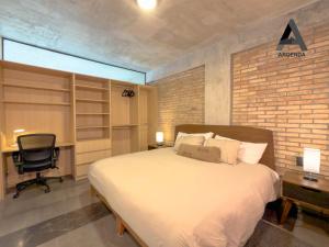 Spacious Loft with View and Balcony in Midtown Providencia 702