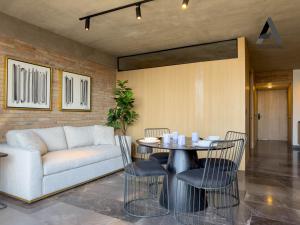 Spacious Loft with View and Balcony in Midtown Providencia 702