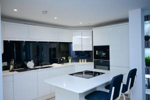 2 bedroom apartment with balcony in Southsea