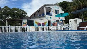 Quinta con Jacuzzi, Cancha de fútbol y Bolirana