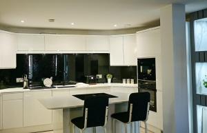 2 bedroom apartment with balcony in Southsea