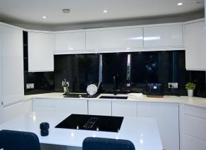 2 bedroom apartment with balcony in Southsea