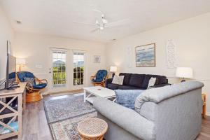 Pelican Palace by Oak Island Accommodations