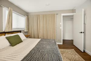 Basecamp GP- Private Unit in Quiet Duplex Near Downtown