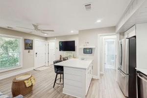Renovated One-Level Walk to Beach 1 BR Condo