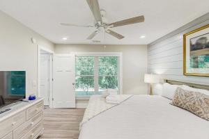 Renovated One-Level Walk to Beach 1 BR Condo