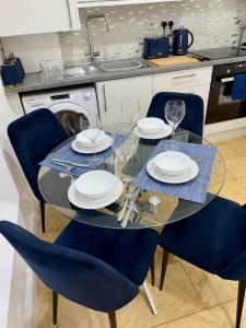 Newly Refurbished 2-BR Basement FamilyFlat