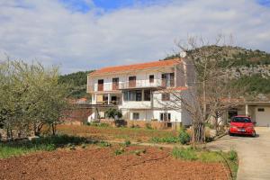 Apartments with parking space Vrsine, Trogir - 25327