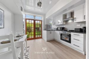 New Modern 1BR Putney Apt - Family & Contractors Stay