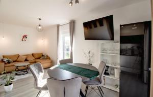 2 Bedroom Beautiful Home In Peroj