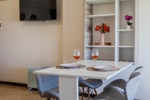 BT Homes - Studio Renovado & Moderno a Metros Mar