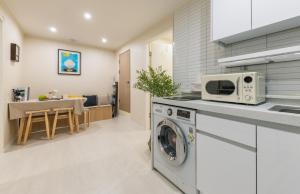 Jini Linen House Hongdae, 2BR & 3 Queen Beds