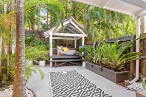Yarraga Tropical Escape with Pool & Private Rooftop