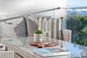 Serene Noosa Hideaway Views Pool & Walk to Beach