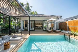 Julia - Luxurious Villa with Panoramic Jungle Views and Expansive Pool