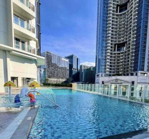BGC Studio with Free Parking & Balcony near Uptown Mall