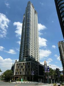 BGC Studio with Free Parking & Balcony near Uptown Mall