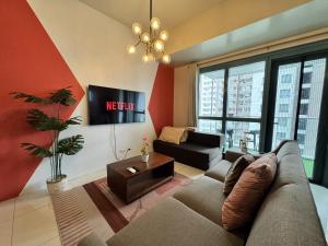 2BR One Uptown Residences near Uptown Mall, Mitsukoshi, and Restaurants