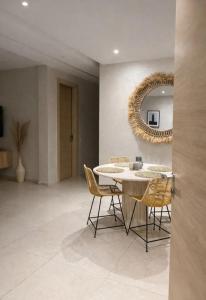 Chic Retreat on Mohammed VI Av, Pools and Terrace