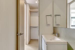 Luxury aptos 93